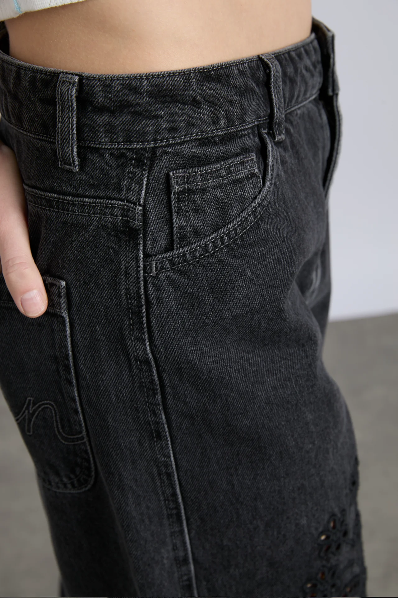 drew jeans- washed black broderie