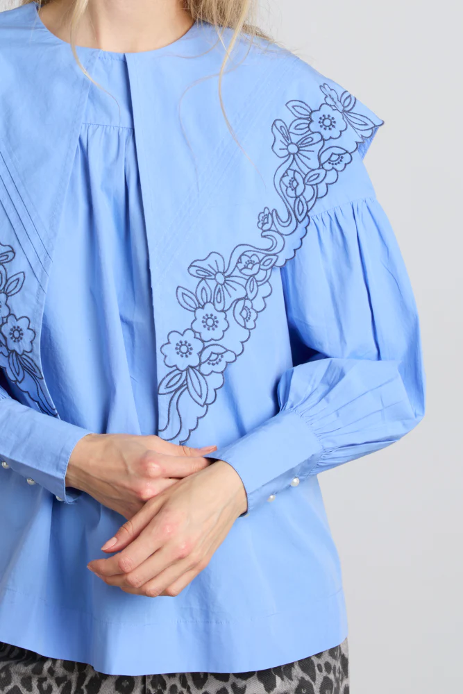 candy embroidered collar blouse - blue