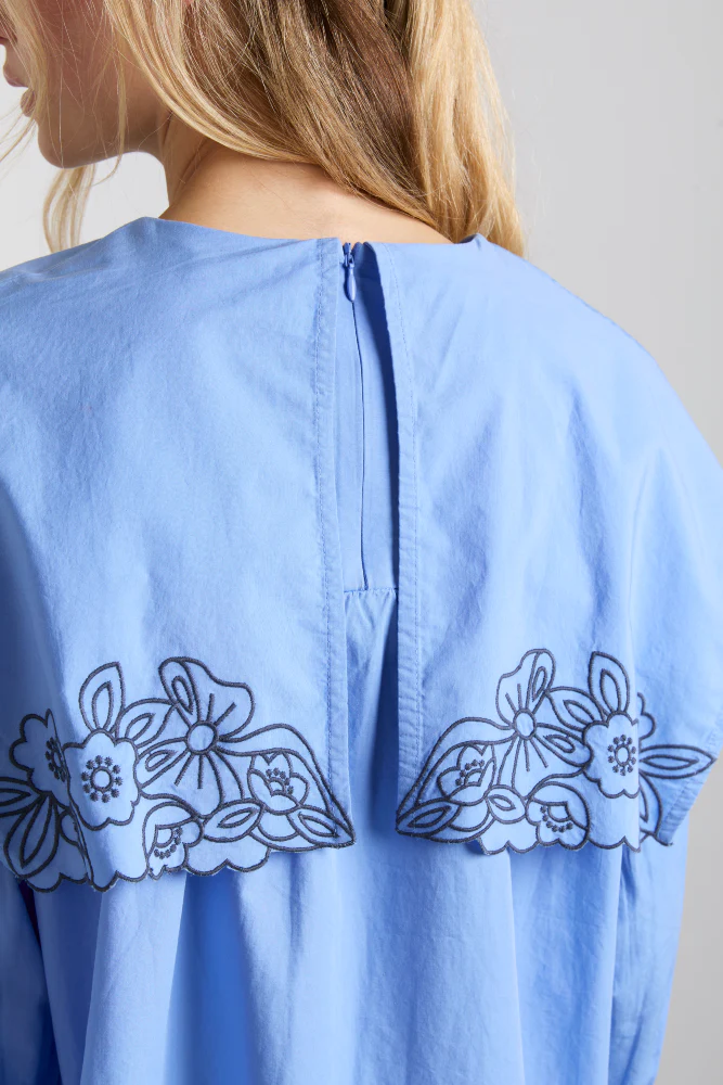 candy embroidered collar blouse - blue