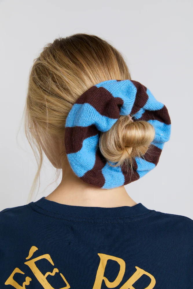 knitted scrunchie in choc & blue stripe