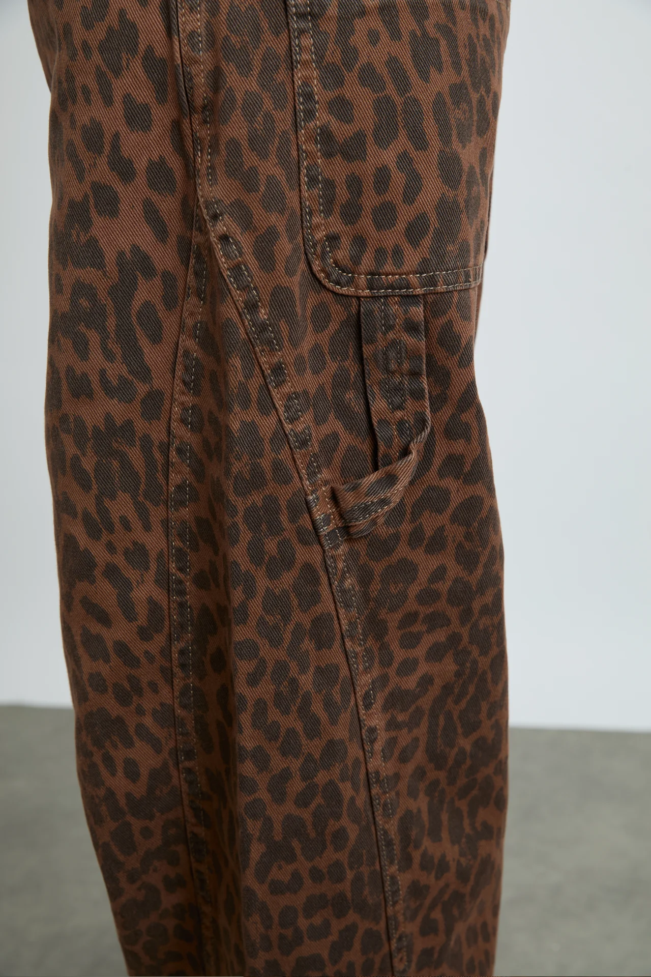dion jeans - dark leopard overdye