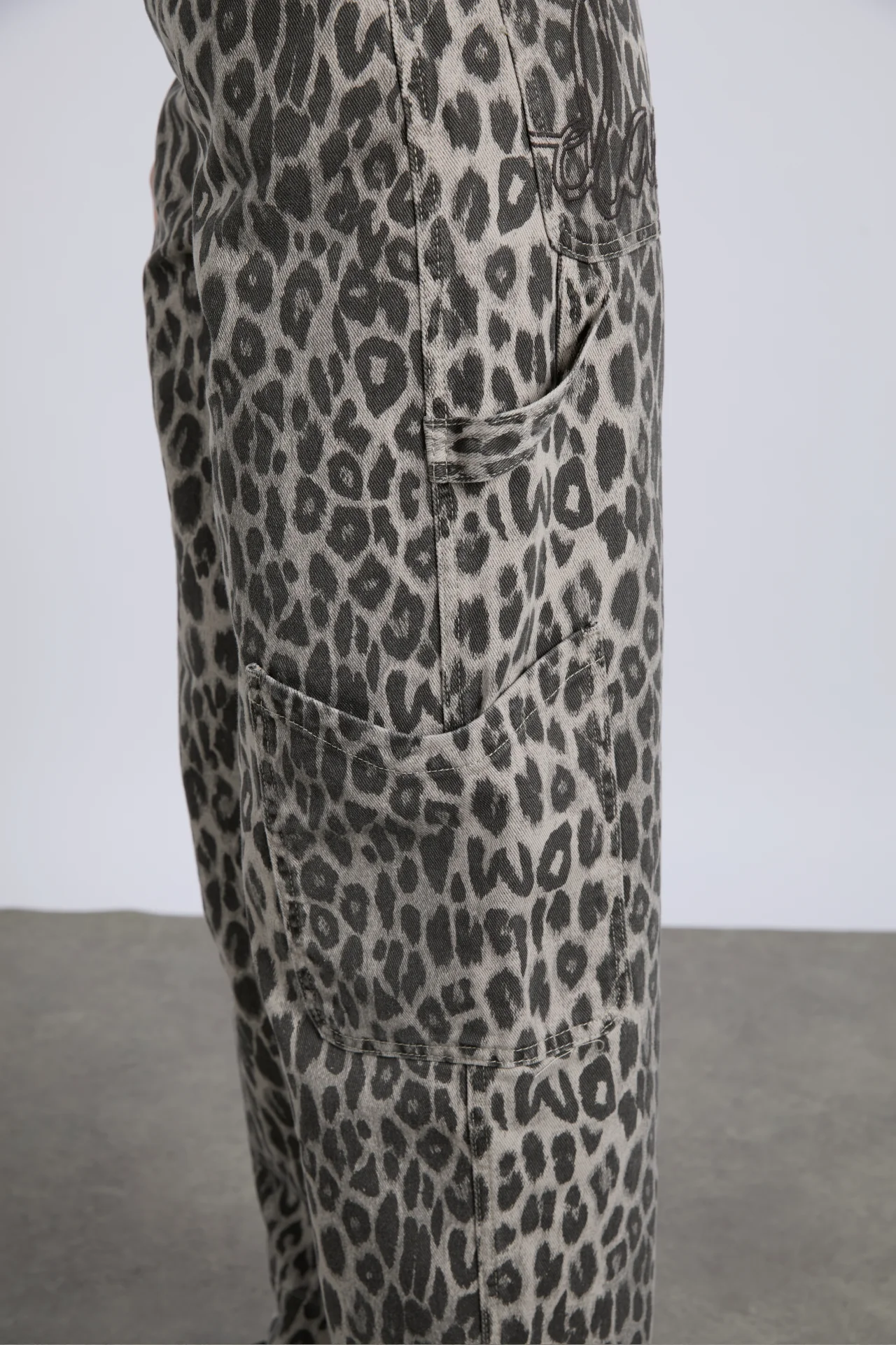 drew cargo jeans - leopard charcoal