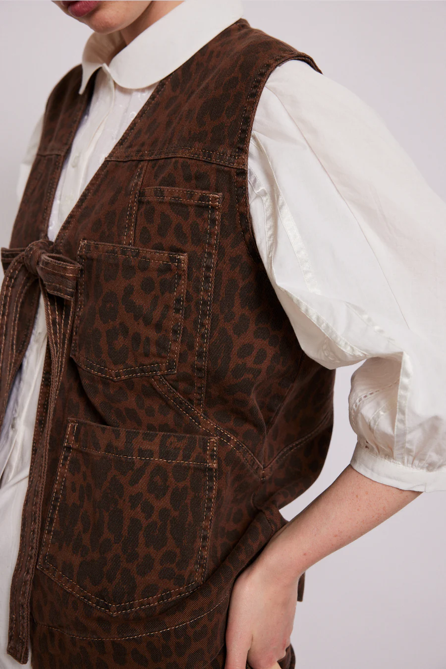 dilly denim gilet - dark leopard