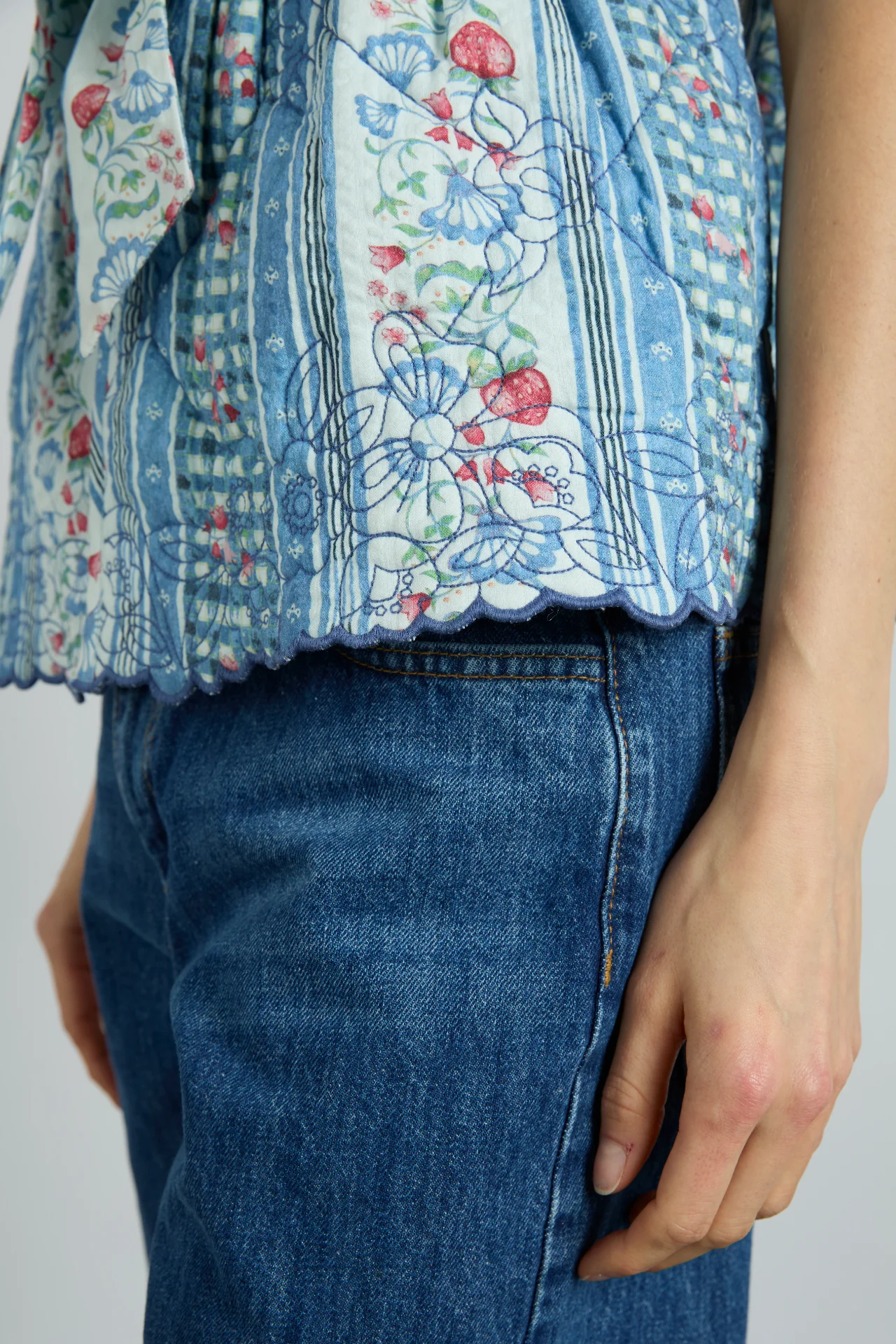 catrin gilet - wallpaper floral