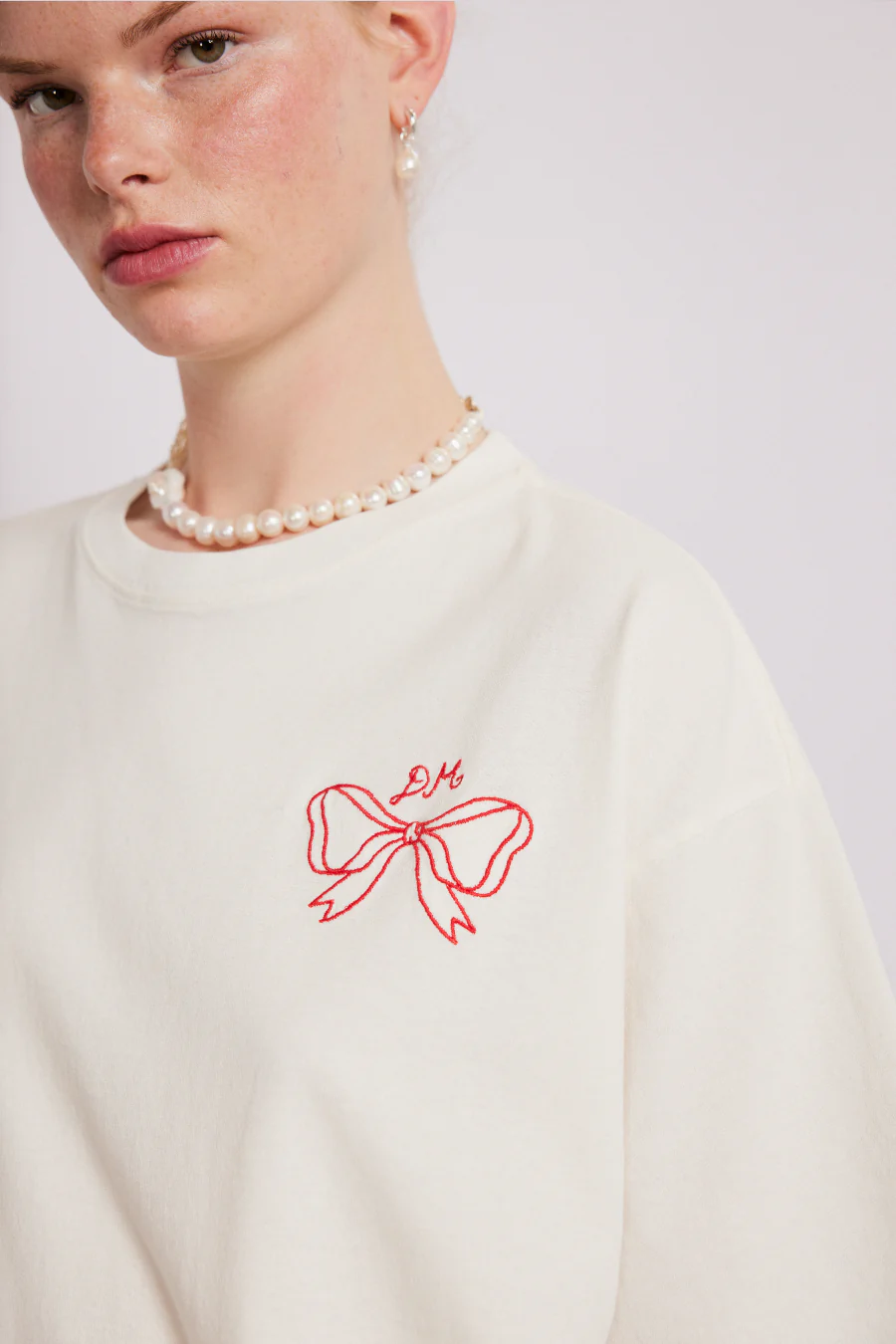 bow logo short sleeve tee