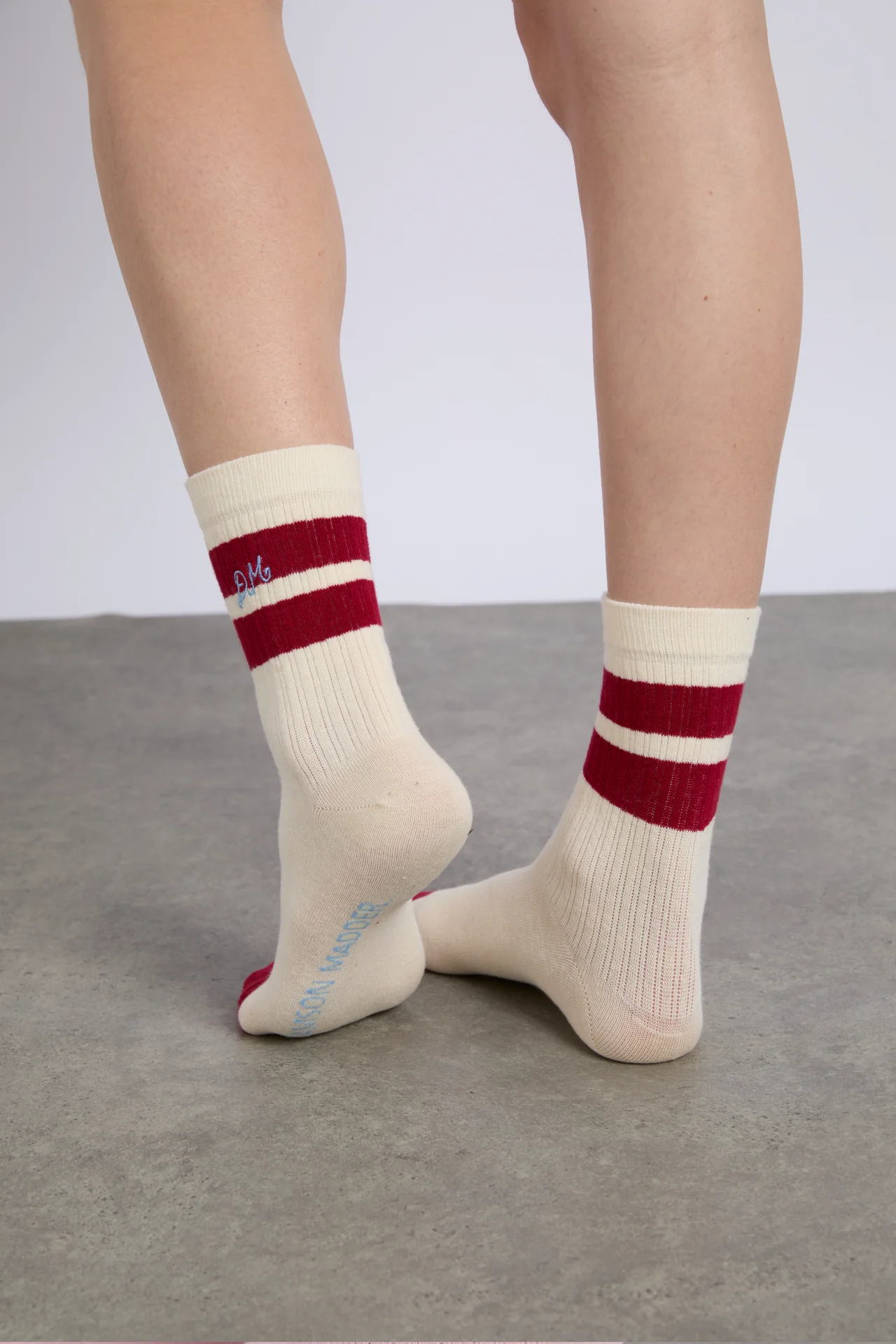 sporty calf length socks in cream and red
