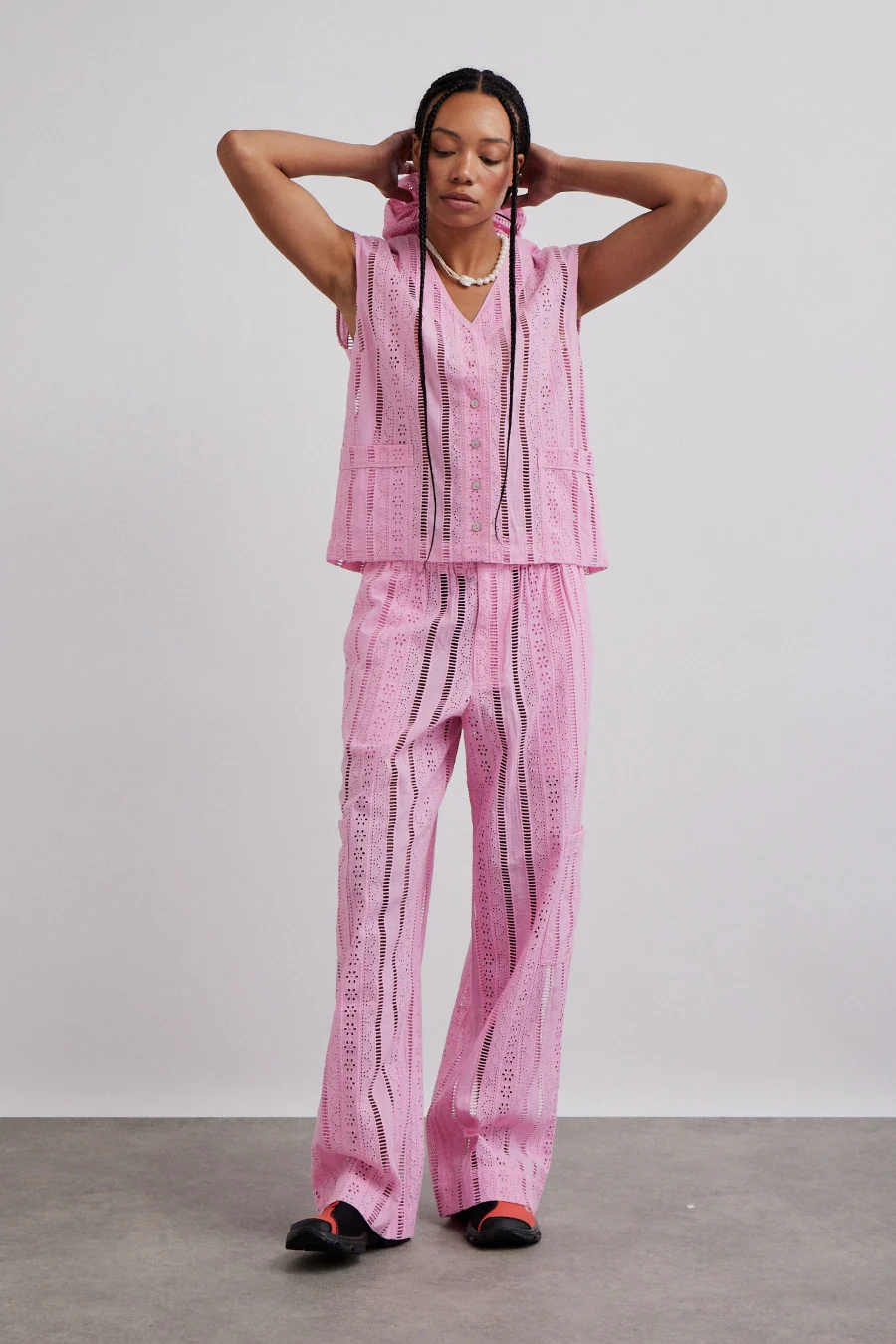 vacation pants - pink broderie