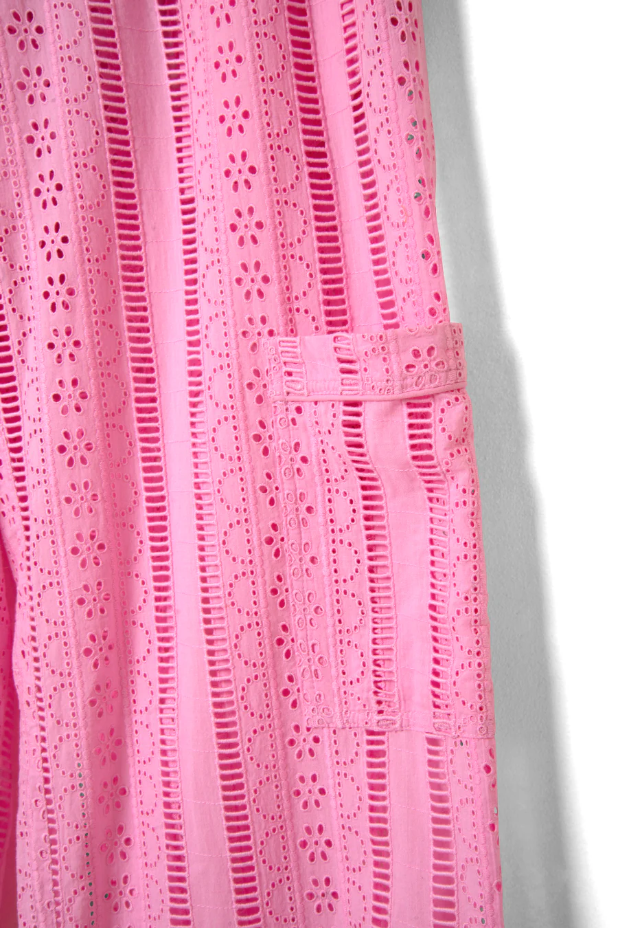 vacation pants - pink broderie
