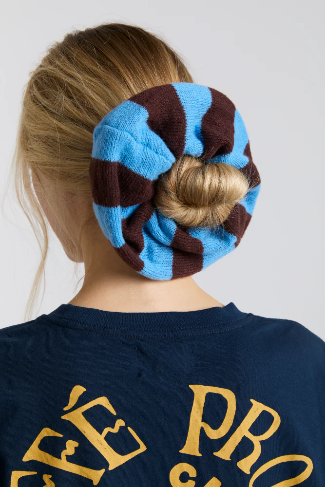 knitted scrunchie in choc & blue stripe