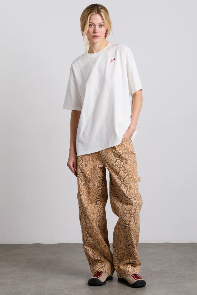 shrimp roll with chips boyfriend tee - white