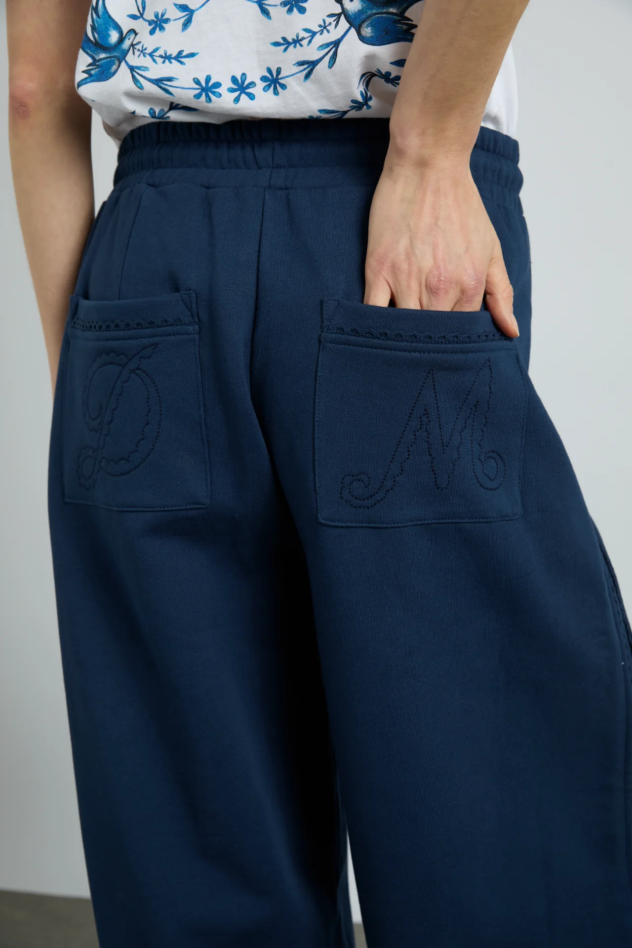 rafe jogger with crochet edge stripe - navy