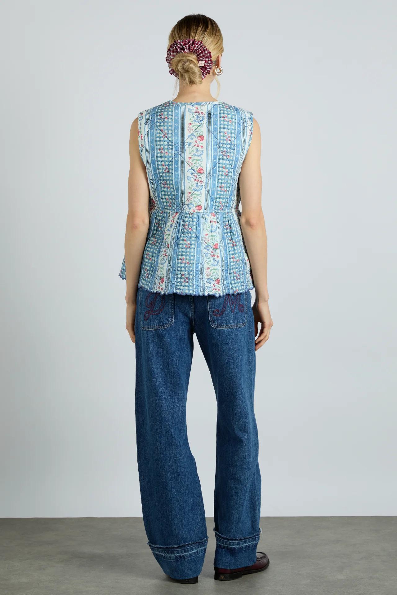 catrin gilet - wallpaper floral