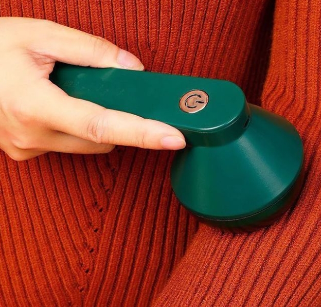 Portable Rechargeable Lint Remover With Cleaning Brush - Effective Fabric Shaver For Clothes, Furniture, And Carpets - Removes Lint Balls, Bobbles, And Fuzz - Includes USB Cable