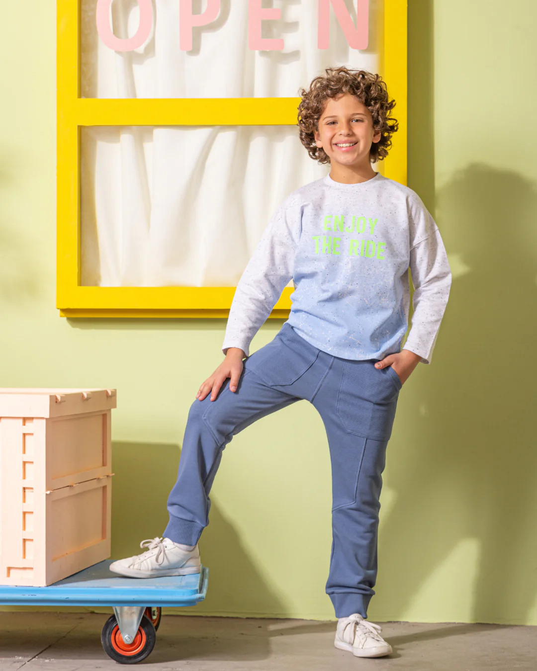 ENJOY THE RIDE بيجامة اولادي وسط خريفي