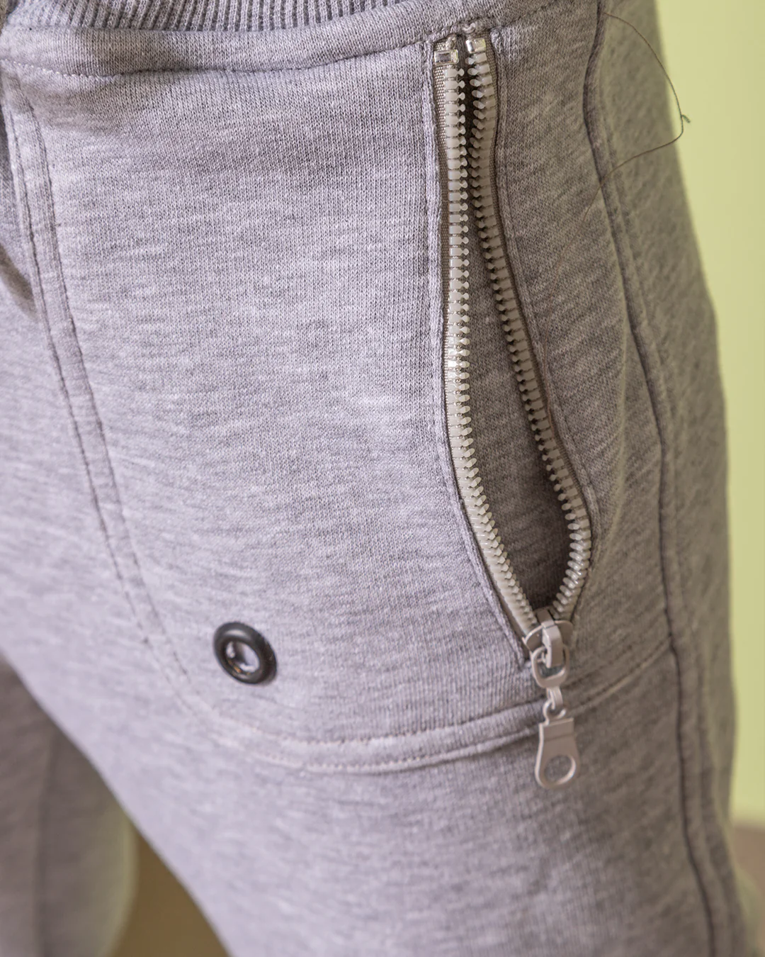 New York is awaiting  بيجامة اولادي وسط خريفي