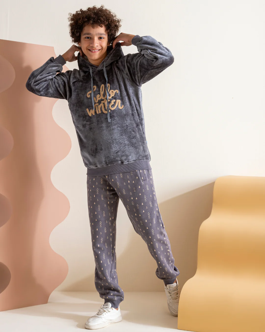 Hello winter بيجاما أولادي كابيشون