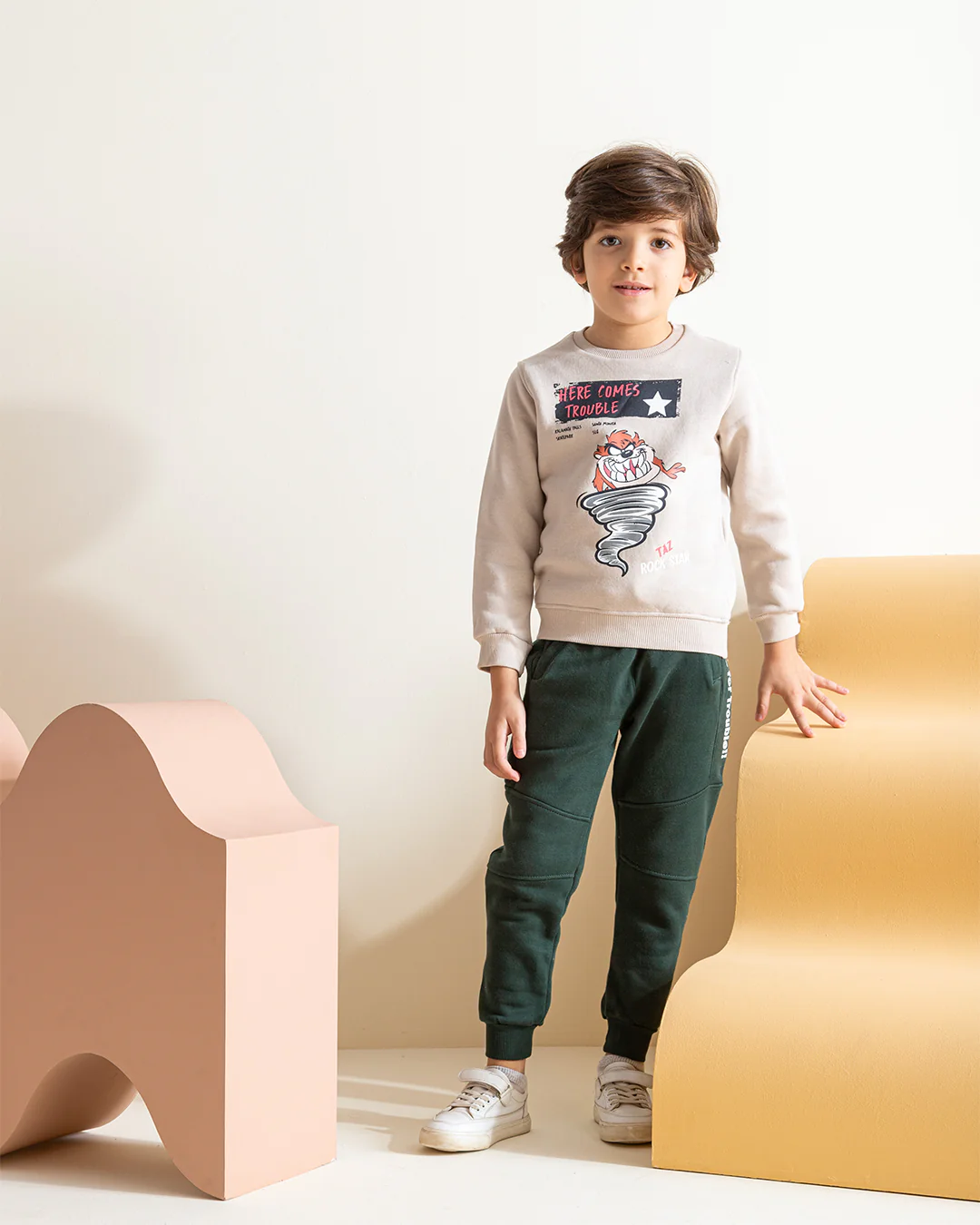 here comes trouble بيجامه اولادي