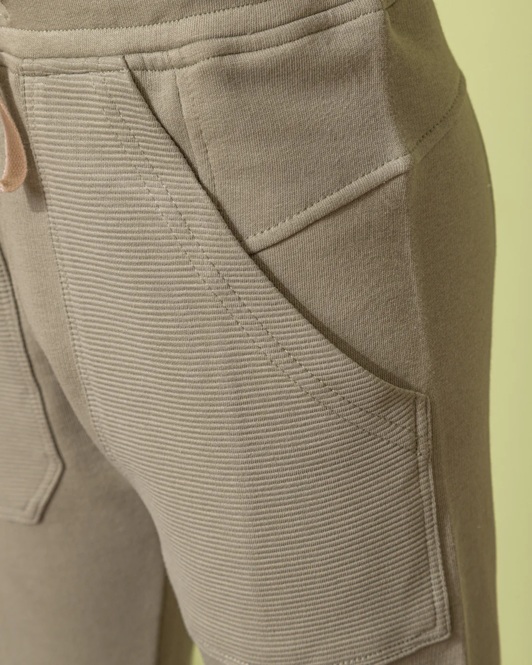 ENJOY THE RIDE بيجامة اولادي وسط خريفي