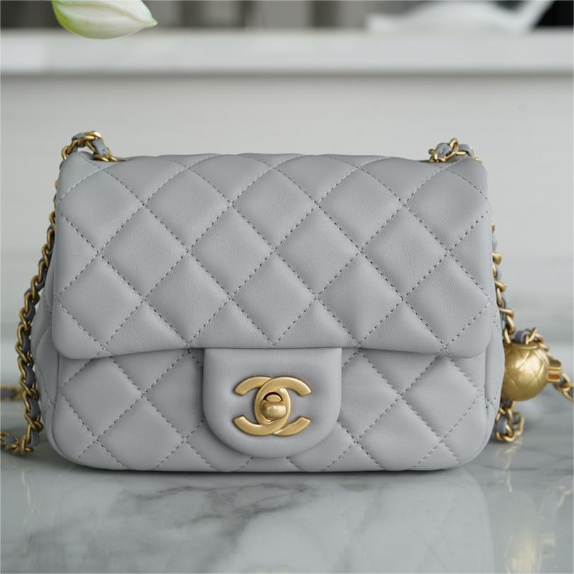Chanel - Classic Flap -18cm