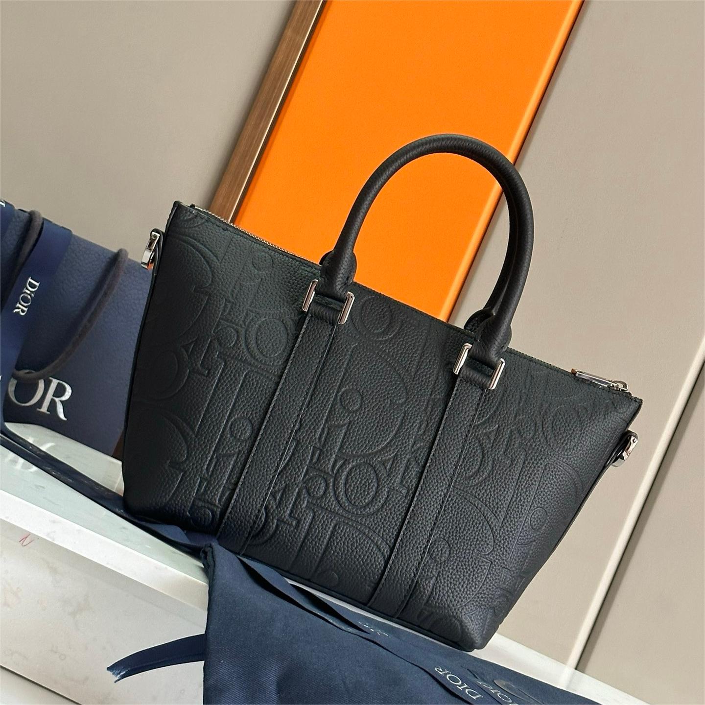 Dior-Gravity-31cm
