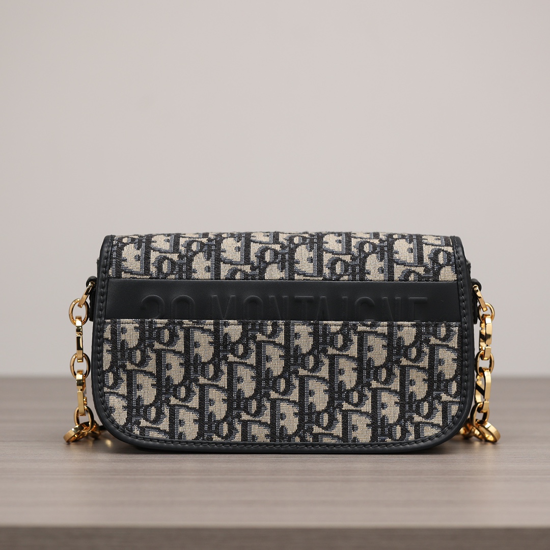 Dior-30Montaigne-22.5cm