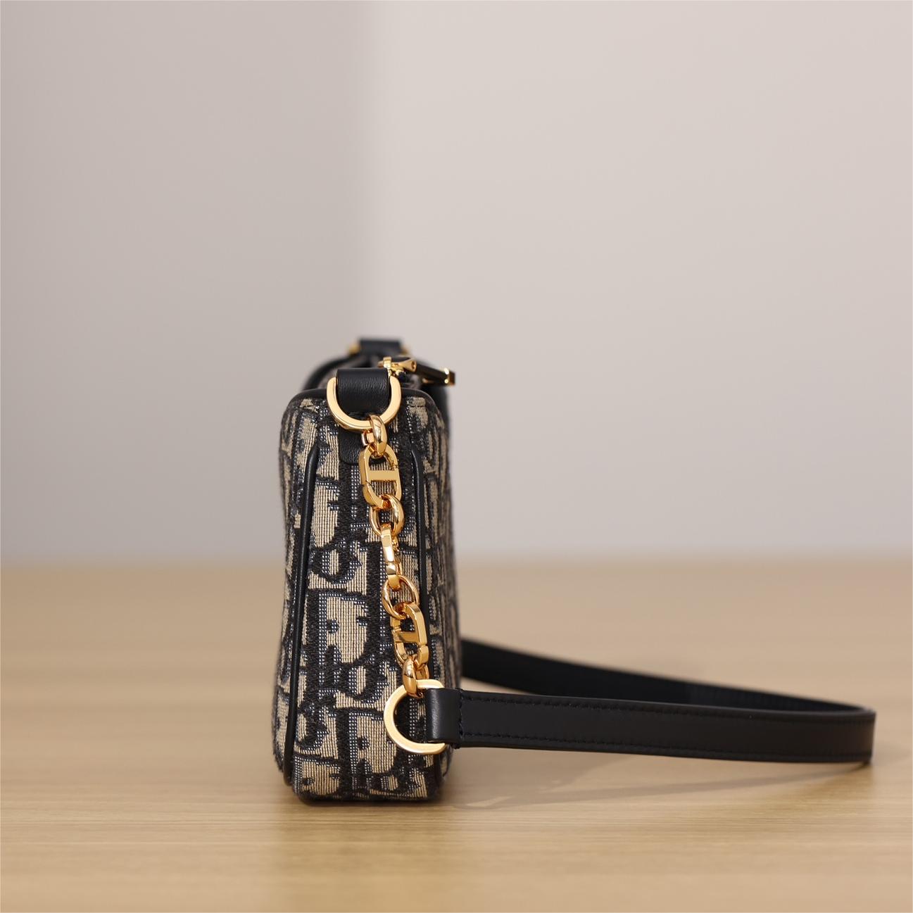 Dior-30Montaigne hobo avenue-21cm