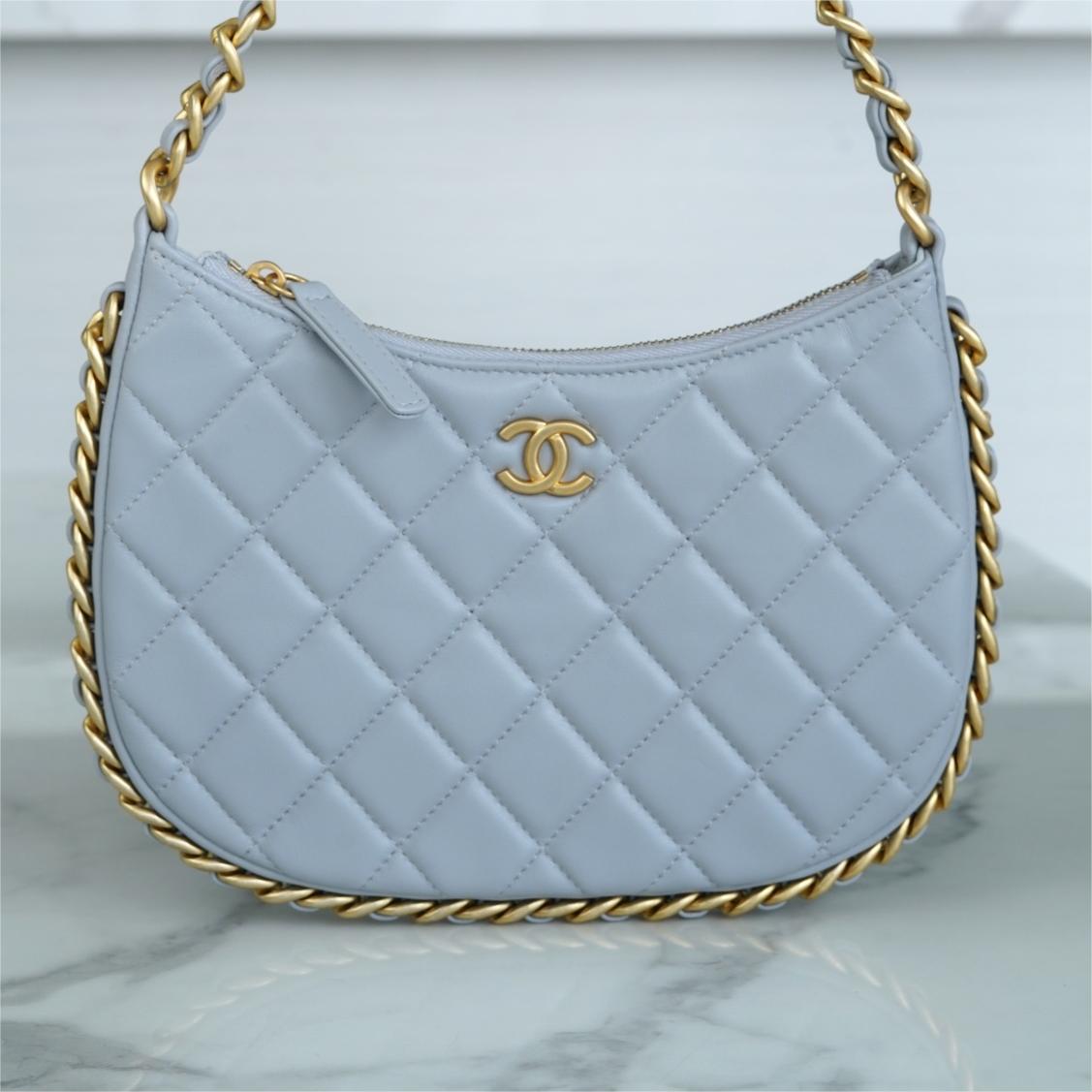 Chanel -23B hobo-23cm