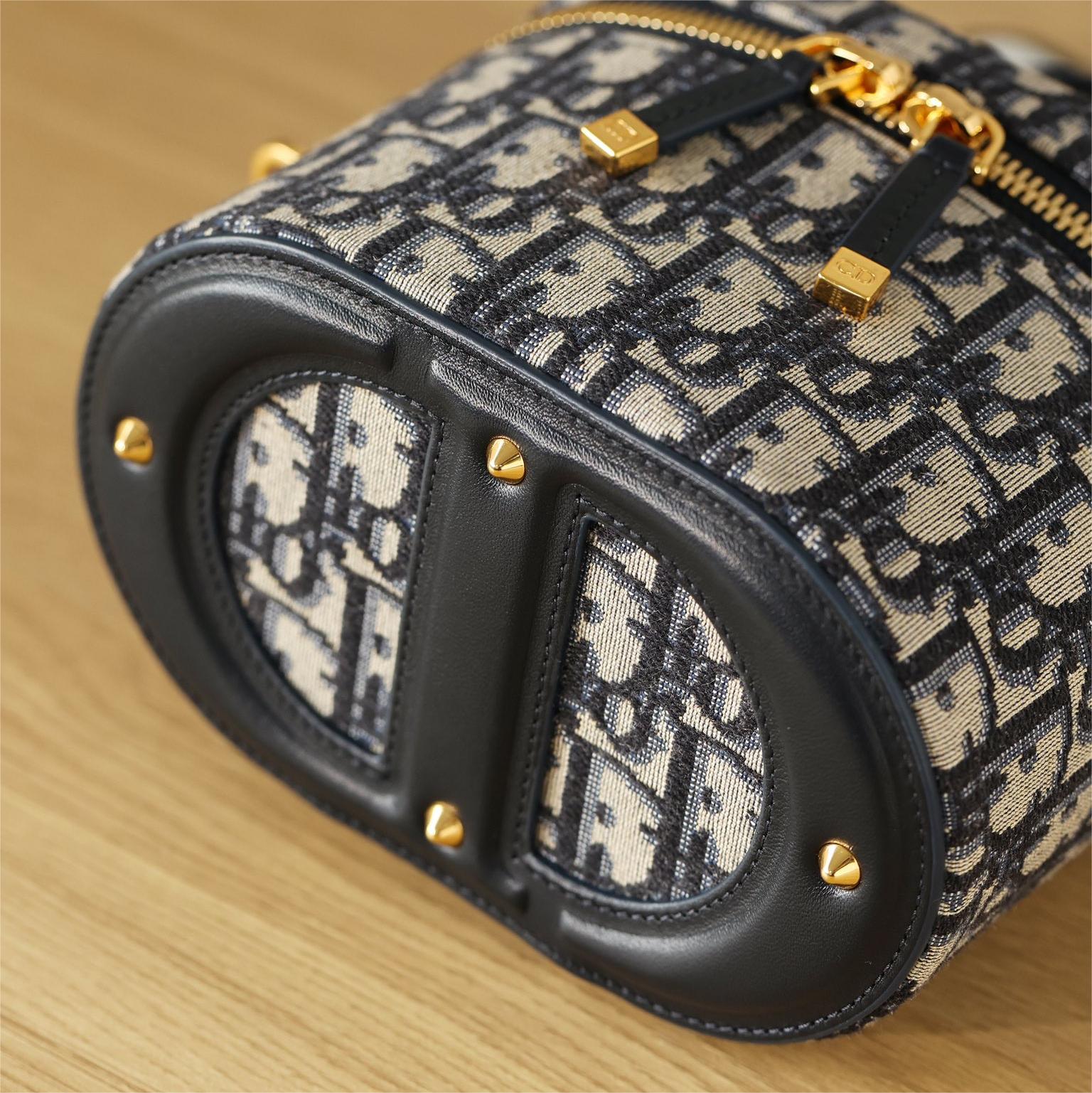 Dior-CD signature vanity-16cm