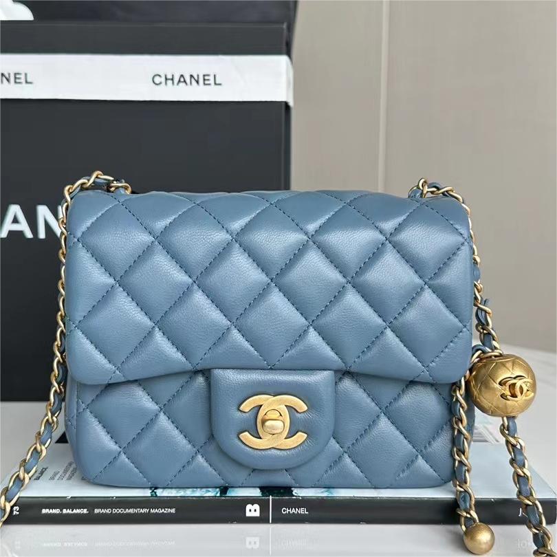 Chanel -Classic Flap -18cm