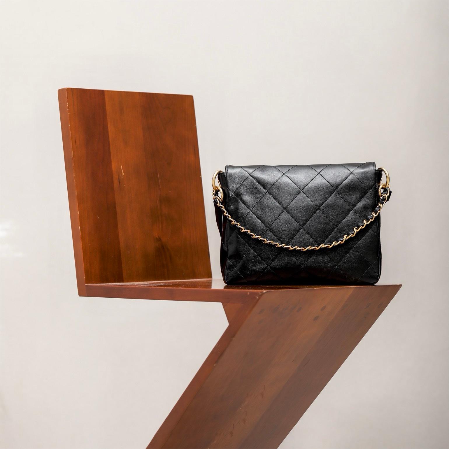 Chanel- 24p Hobo-21cm