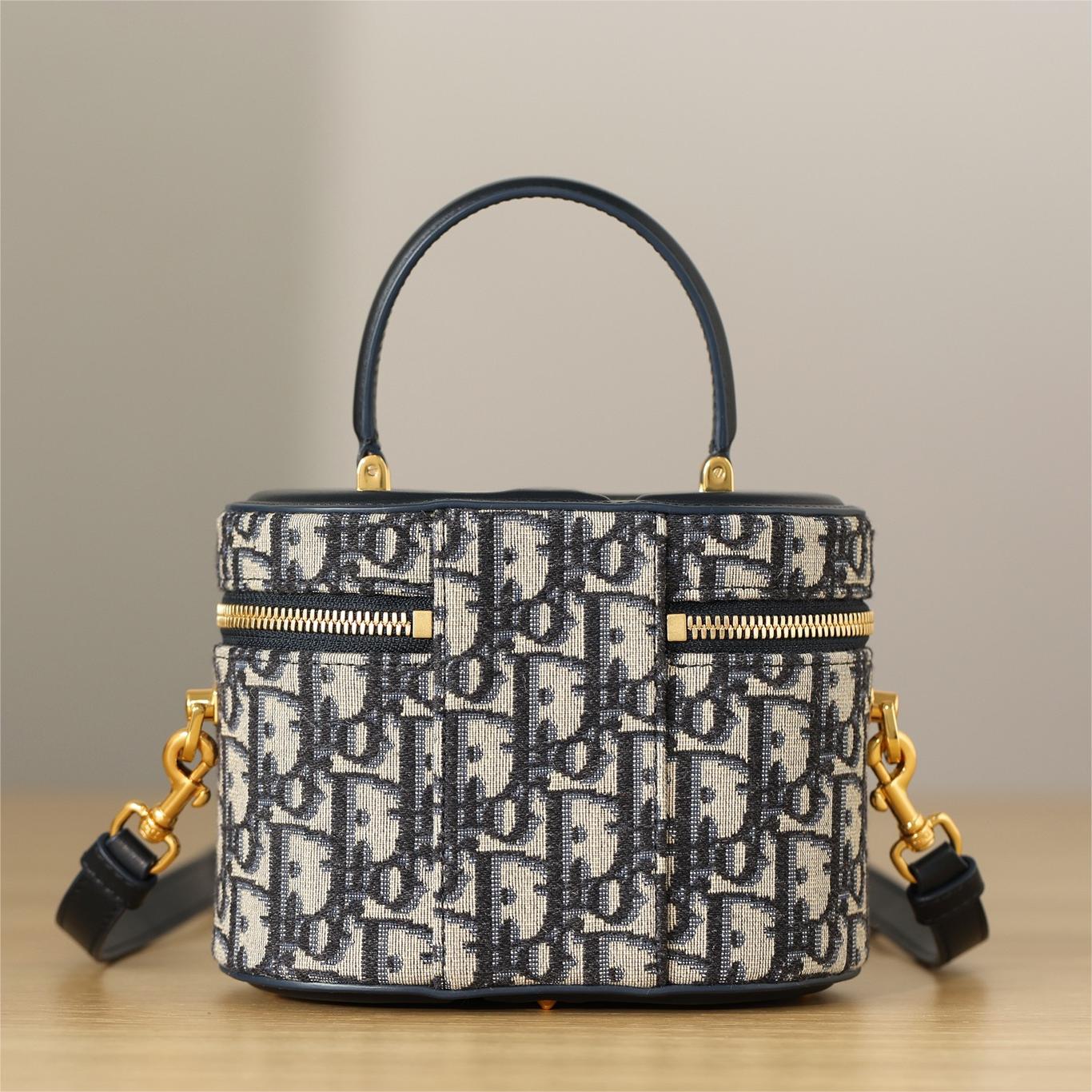 Dior-CD signature vanity-16cm