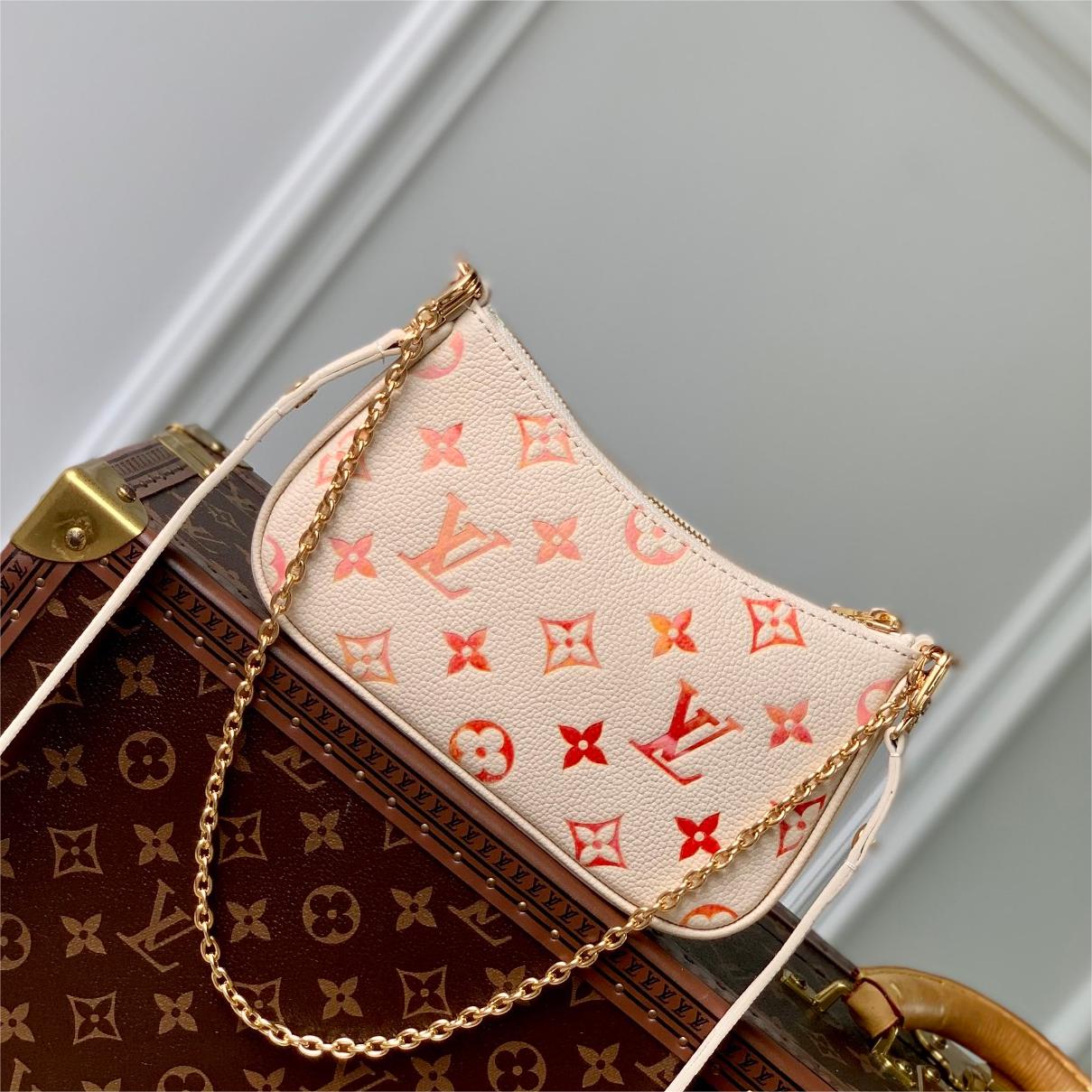 Lv-Easy Pouch On Strap-19cm