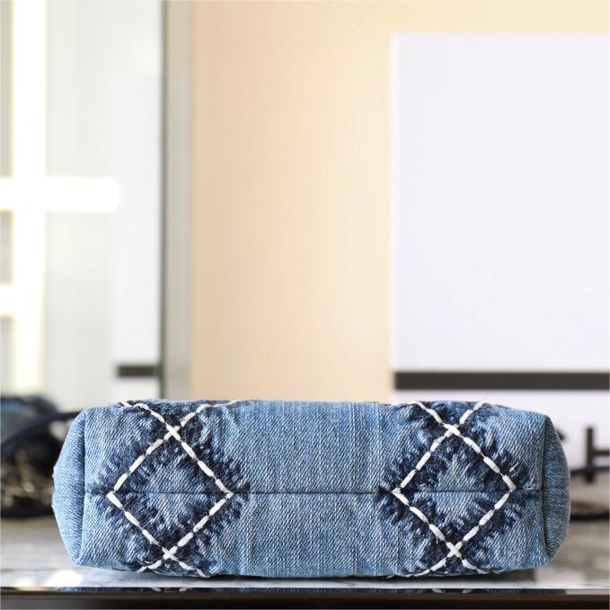 Chanel-𝟐𝟒P Denim-20cm