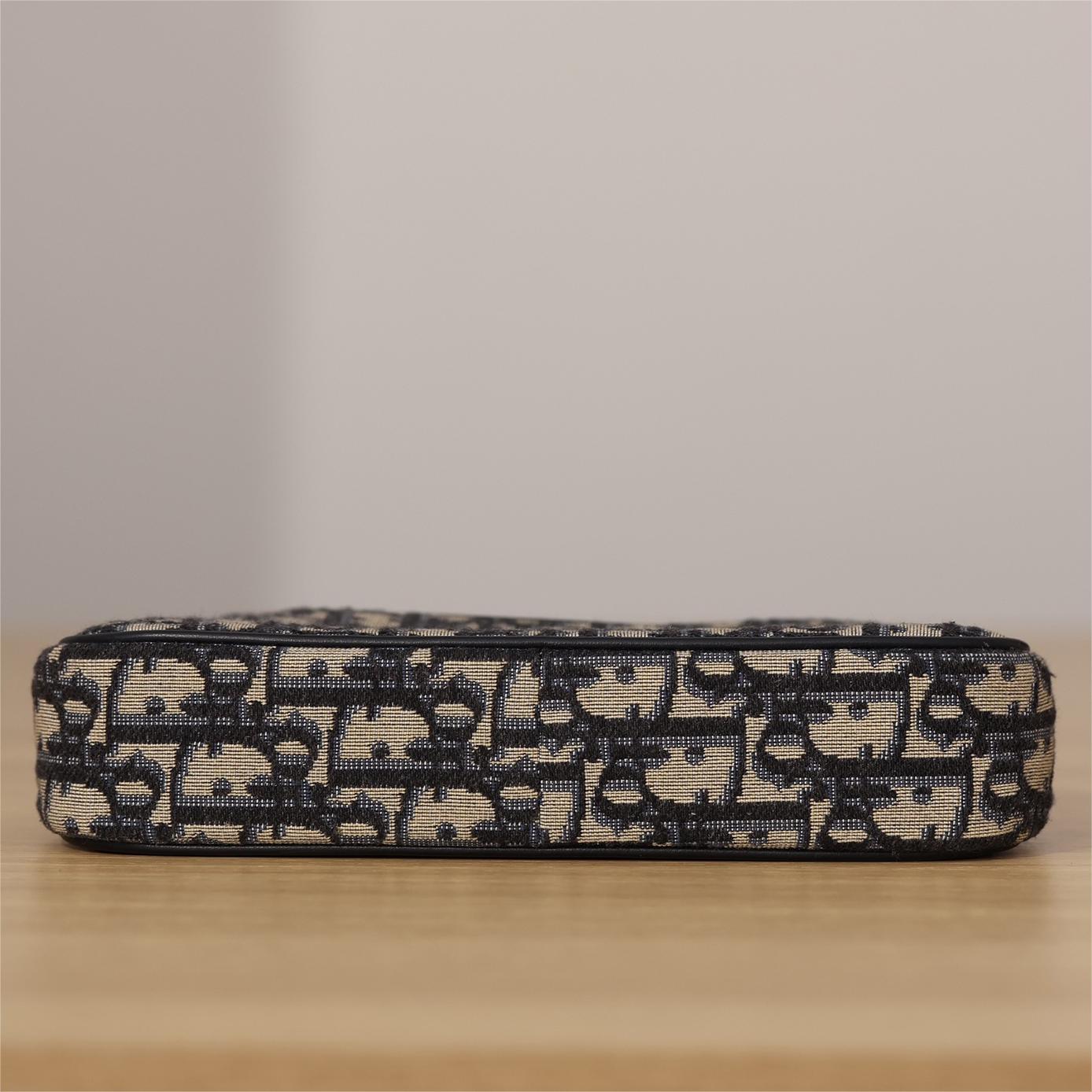 Dior-30Montaigne hobo avenue-21cm