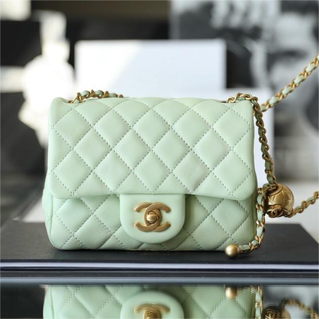 Chanel - Classic Flap -18cm