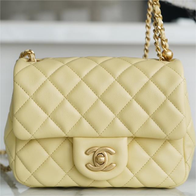 Chanel - Classic Flap -18cm