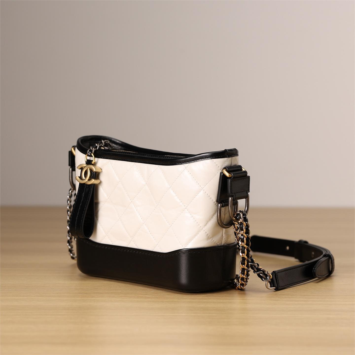 Chanel- Gabrielle hobo bag-20cm