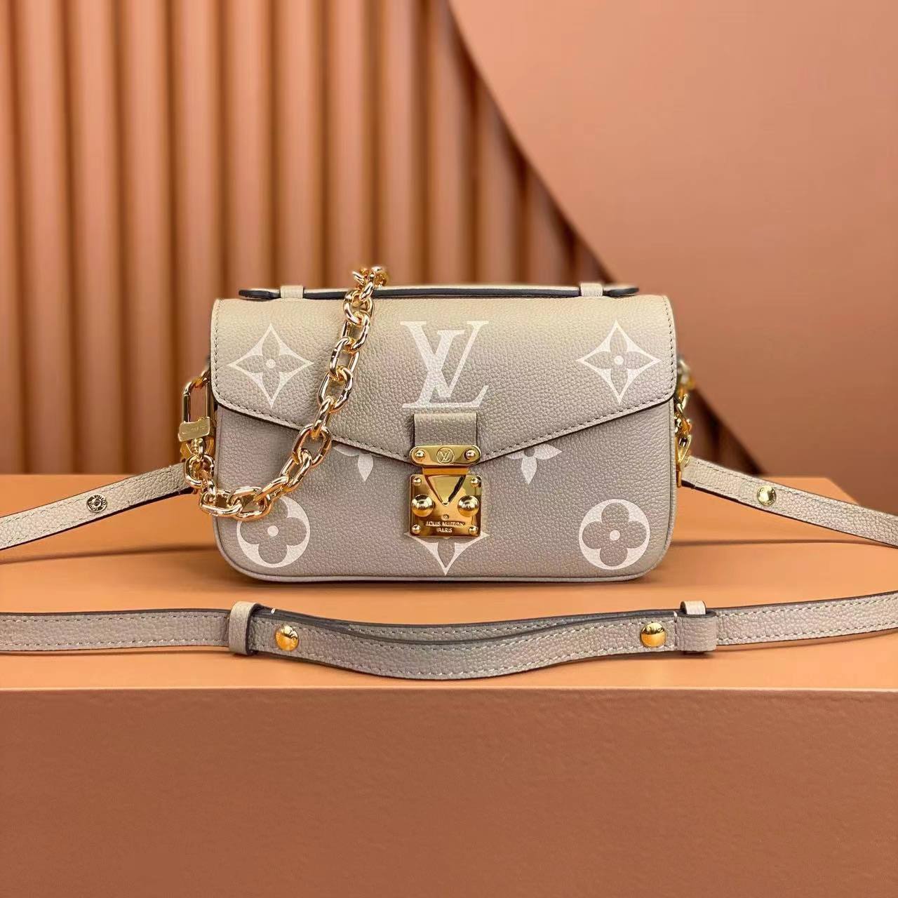 Lv- Pochette Métis East West-21.5cm