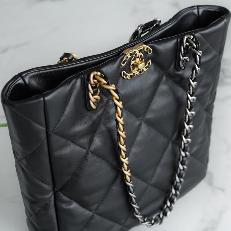 Chanel- 22B 19tote- 37cm