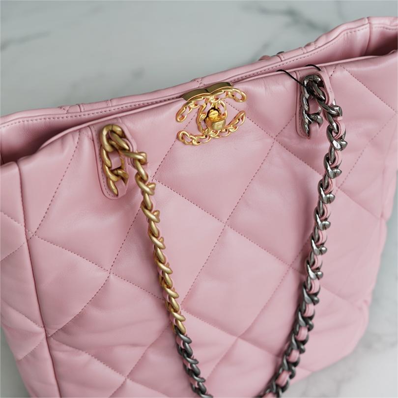 Chanel- 22B 19tote- 37cm