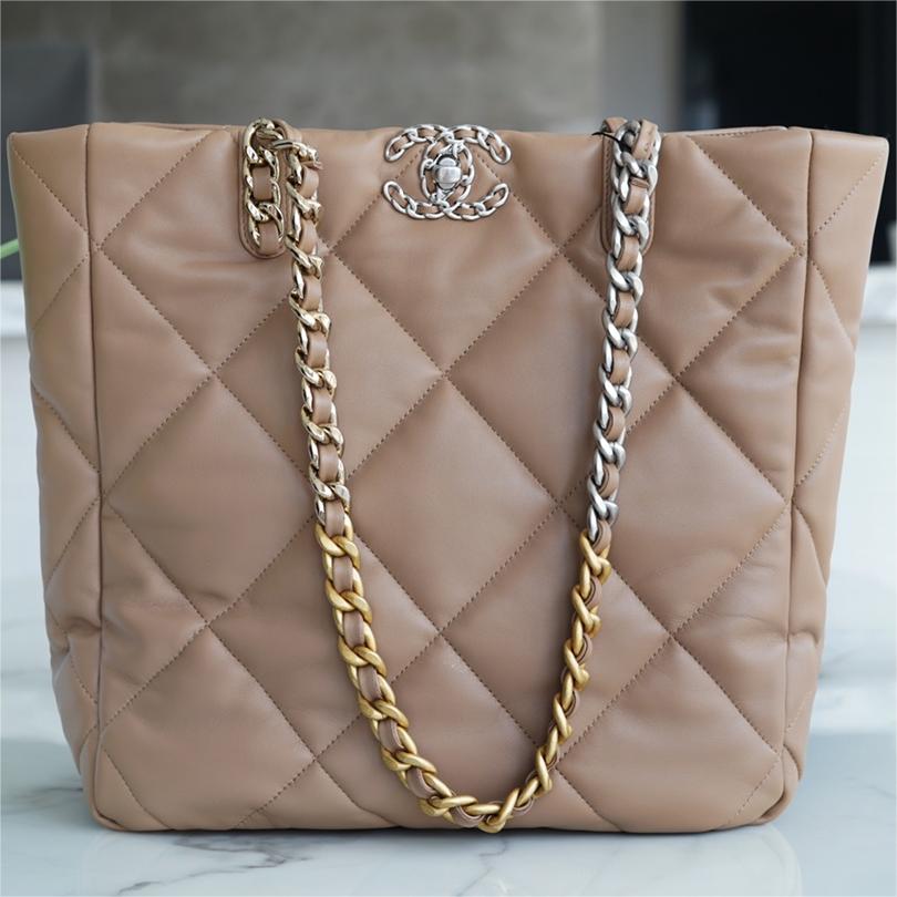 Chanel- 22B 19tote- 37cm