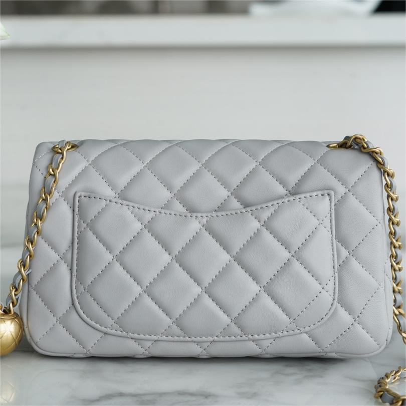 Chanel - Classic Flap -20cm