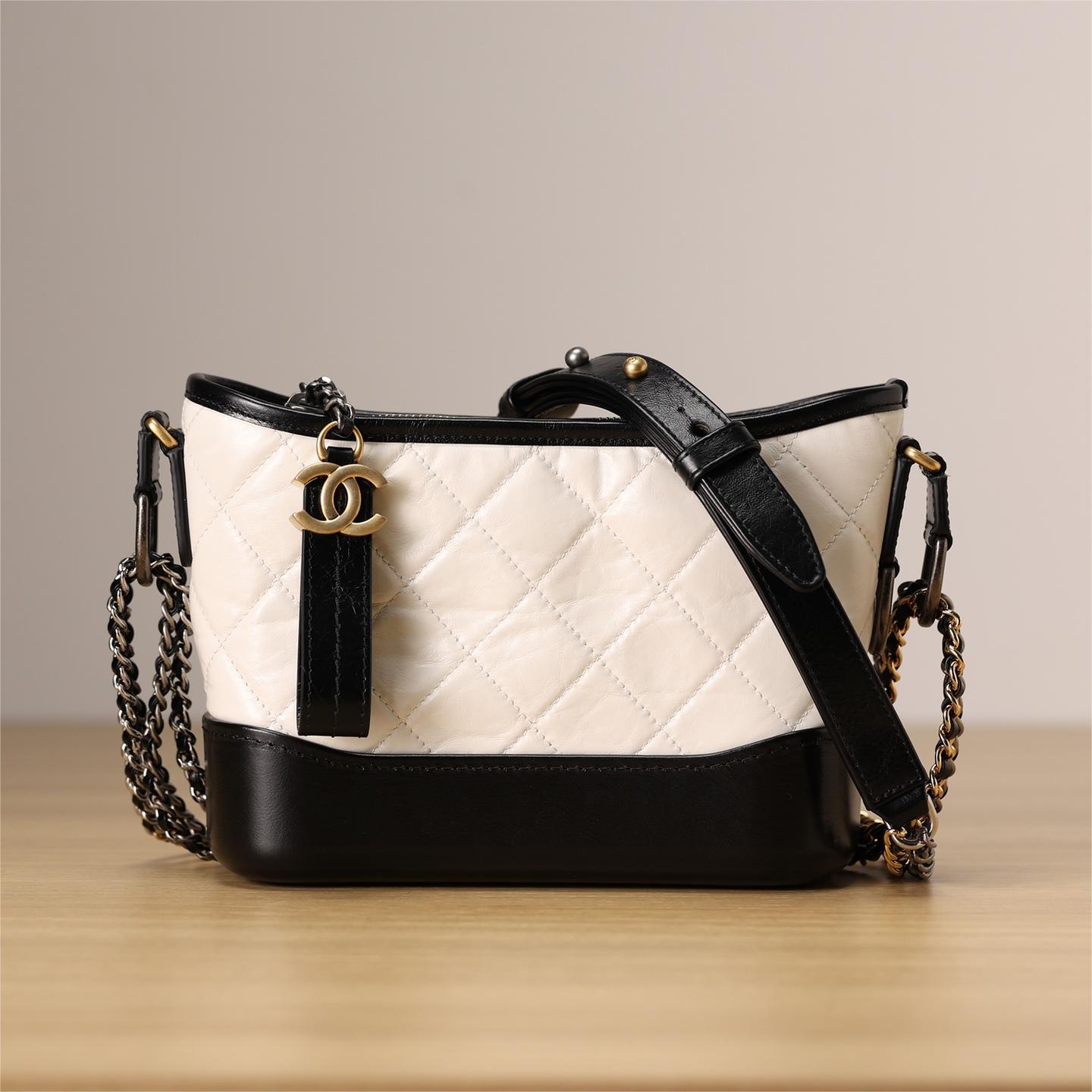 Chanel- Gabrielle hobo bag-20cm