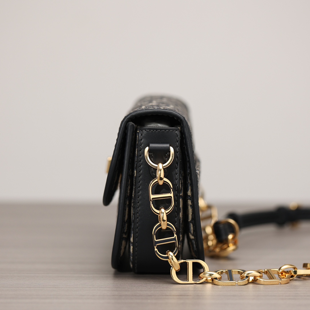 Dior-30Montaigne-22.5cm