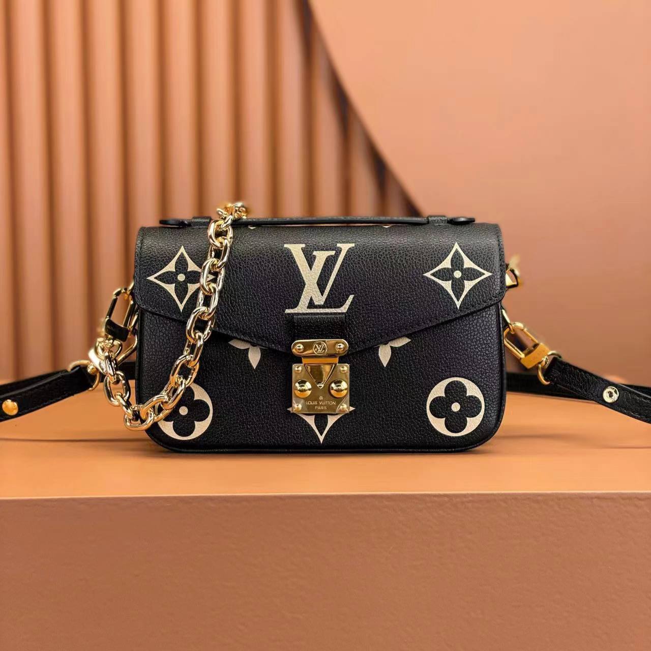 Lv- Pochette Métis East West-21.5cm