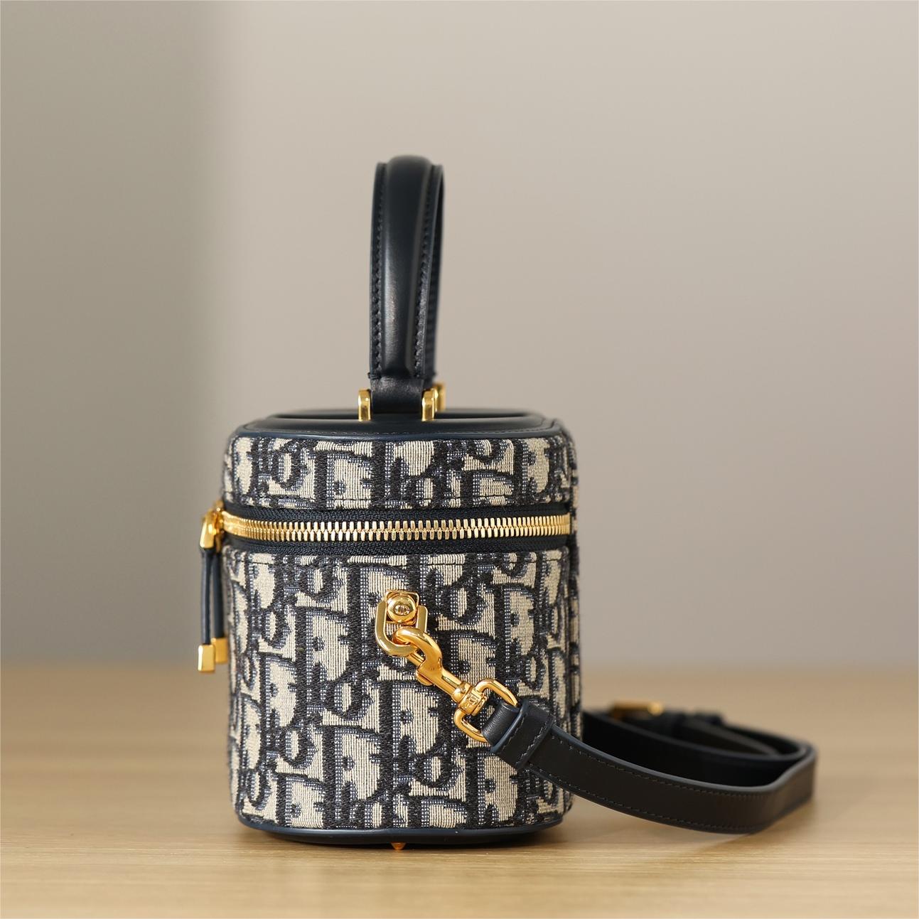 Dior-CD signature vanity-16cm