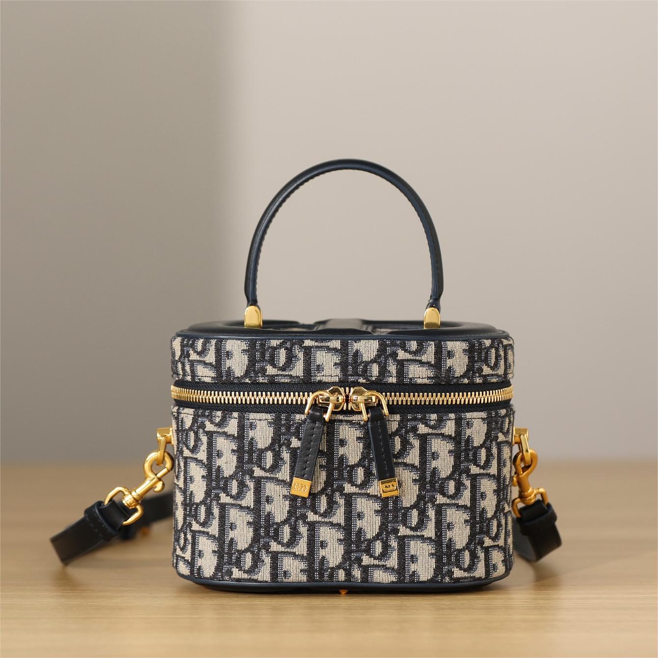 Dior-CD signature vanity-16cm