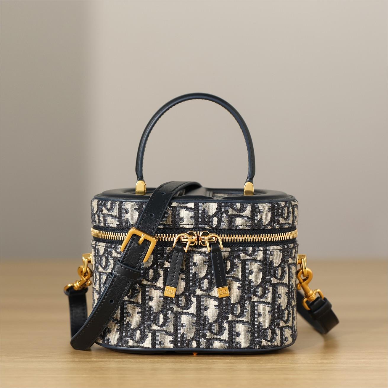 Dior-CD signature vanity-16cm