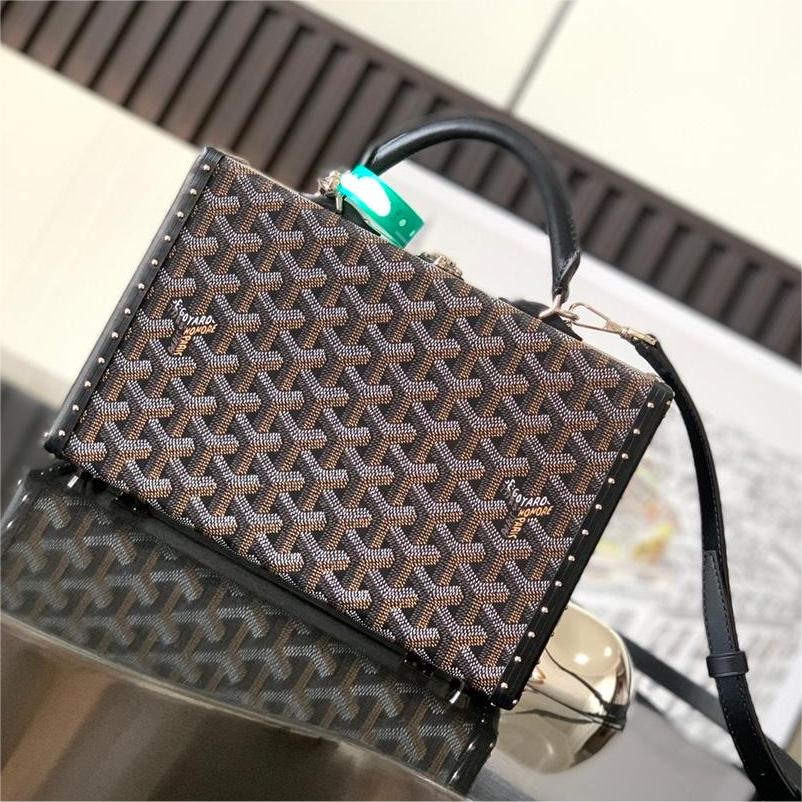 Goyard-Hôtel-24.5cm