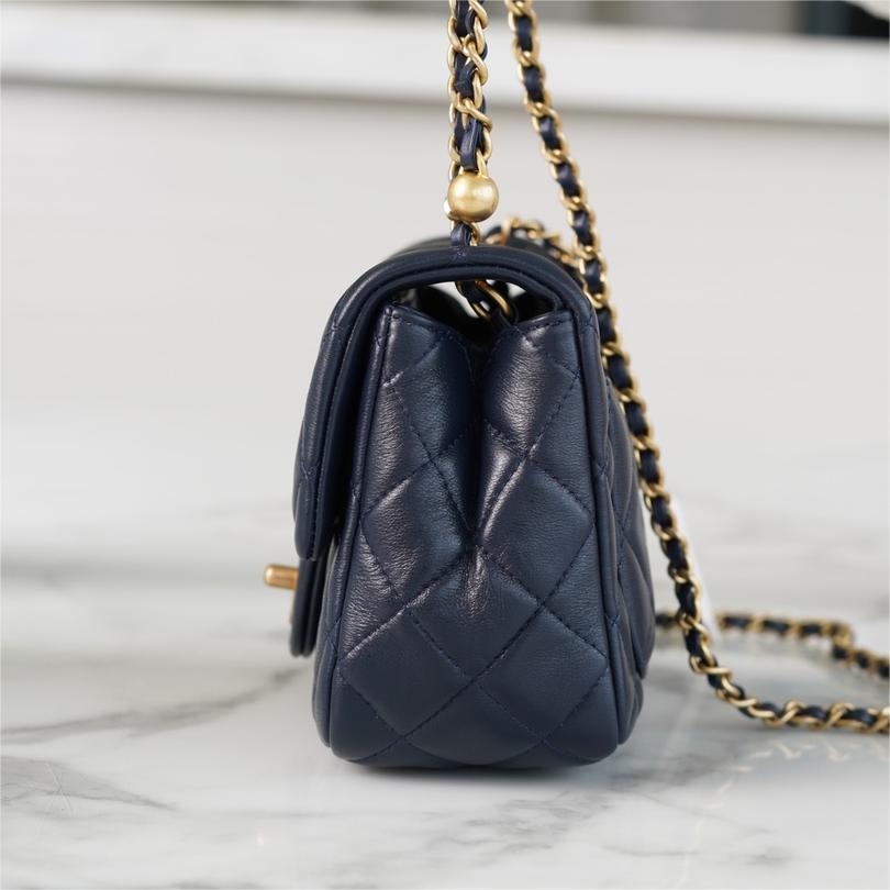Chanel - Classic Flap -18cm